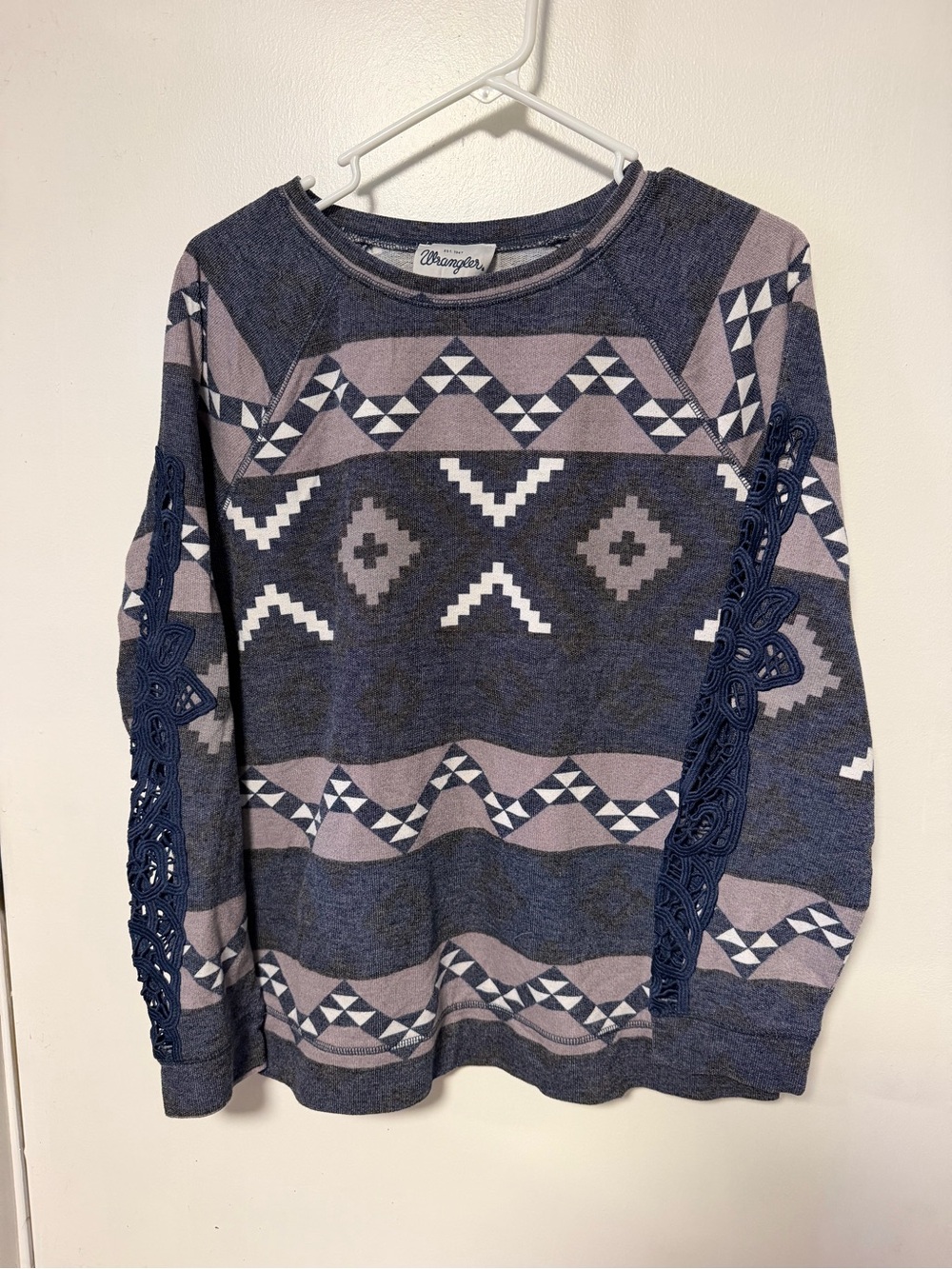 Women’s wrangler long sleeve shirt geometric pattern lace cutouts sleeves LRG